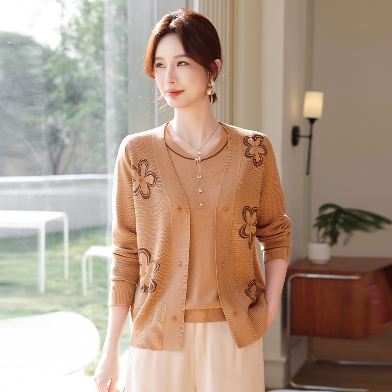 2026新款上衣服中老年春秋针织开衫套装妈妈春装洋气毛衣中年女装