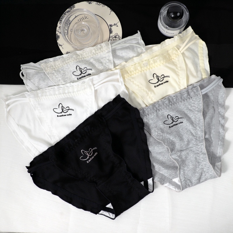 in细螺纹棉少女双爱心滴胶学生底裤透气中腰女士三角吊带蕾丝裤头